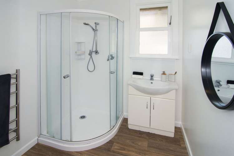 226 High Street North Carterton_12