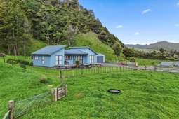 Off-grid in Mokau