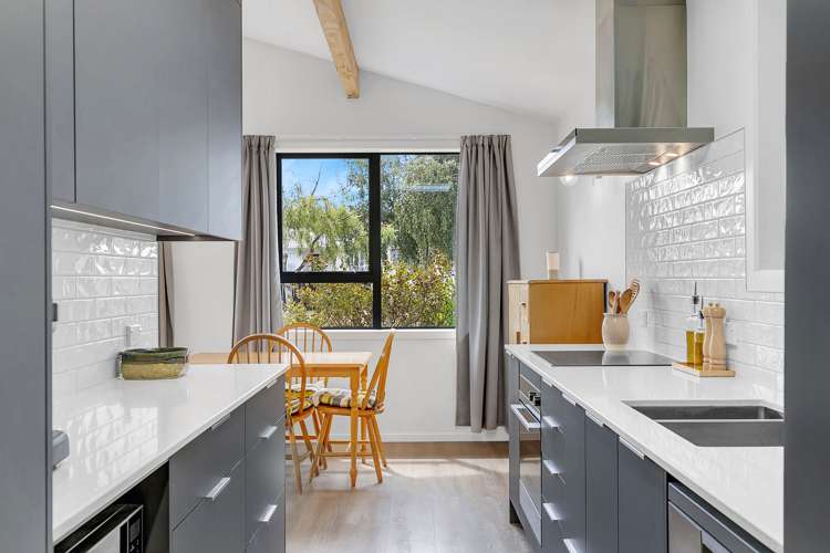 8 Kentucky Street Totara Park_11