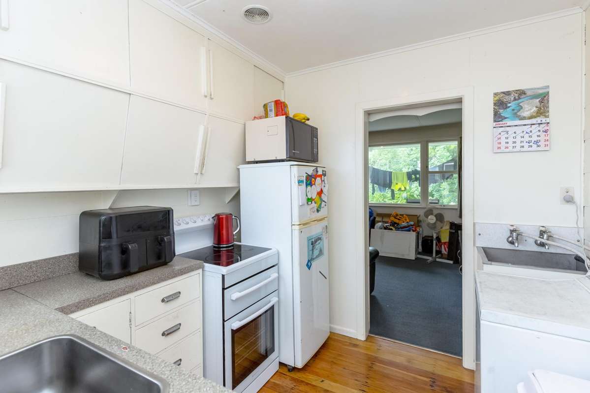 7 and 7a Puriri Crescent_5
