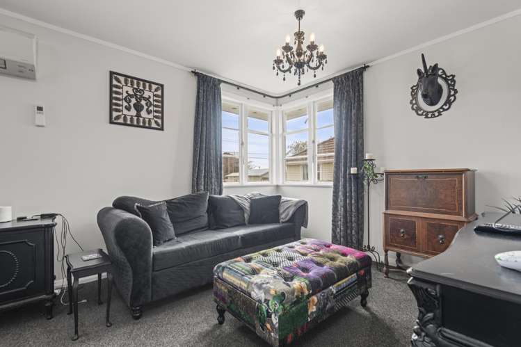 44 Holland Crescent Bulls_13