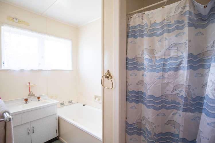 152 Ferry Road Kerepehi_10