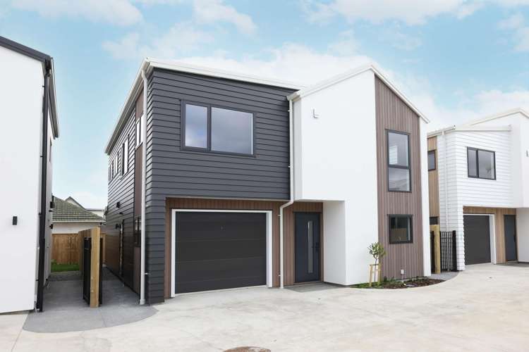 745-747 Fergusson Drive_0