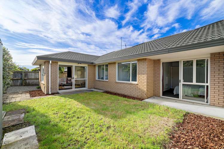 2/17 Cardigan Bay Place Addington_1