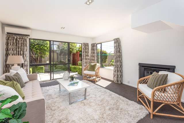 Sunny & Spacious + Double Garage