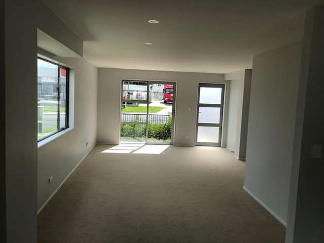 1/11 Ray Small Drive Papakura_1