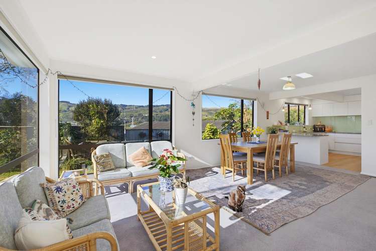 22 Sunrise Boulevard Tawa_11