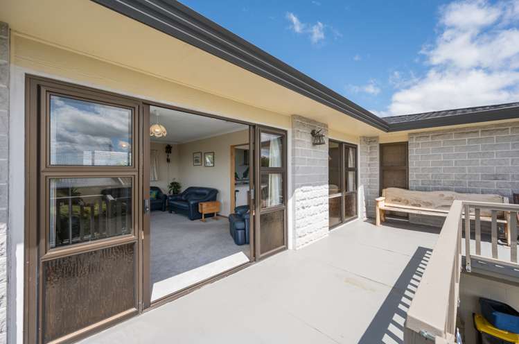 8 Farnham Drive Richmond_9