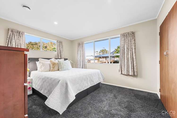 28 Omaha Grove Totara Park_9