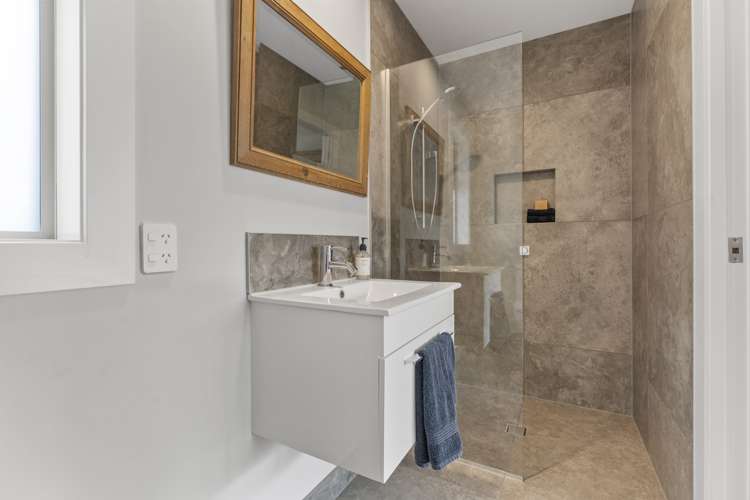 16 Ivy Lane Kelvin Grove_16