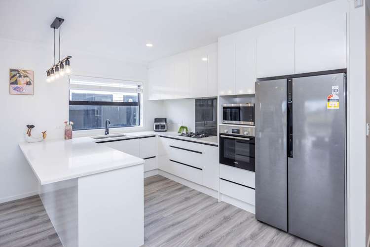 67 Probert Crescent Chartwell_3