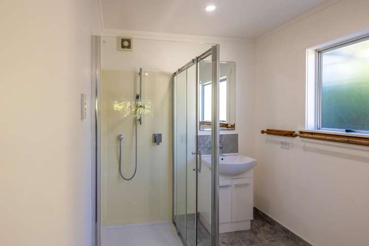 39 Whakarite Road Ostend_17