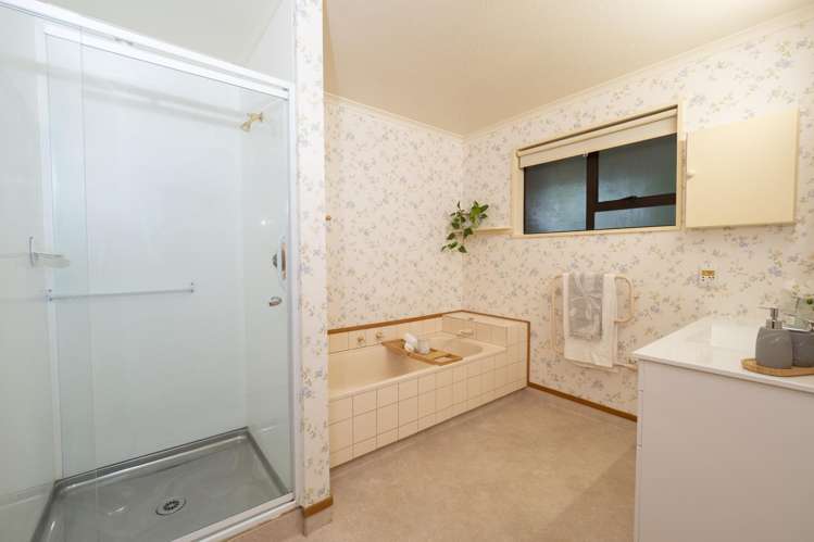 8 Burton Place Allenton_12