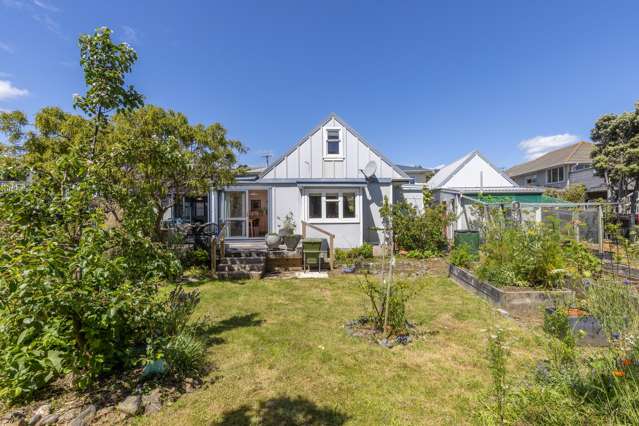 Charming 1940's Cottage with Garden Sanctuary