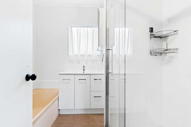 13 Frosses Place Massey_13