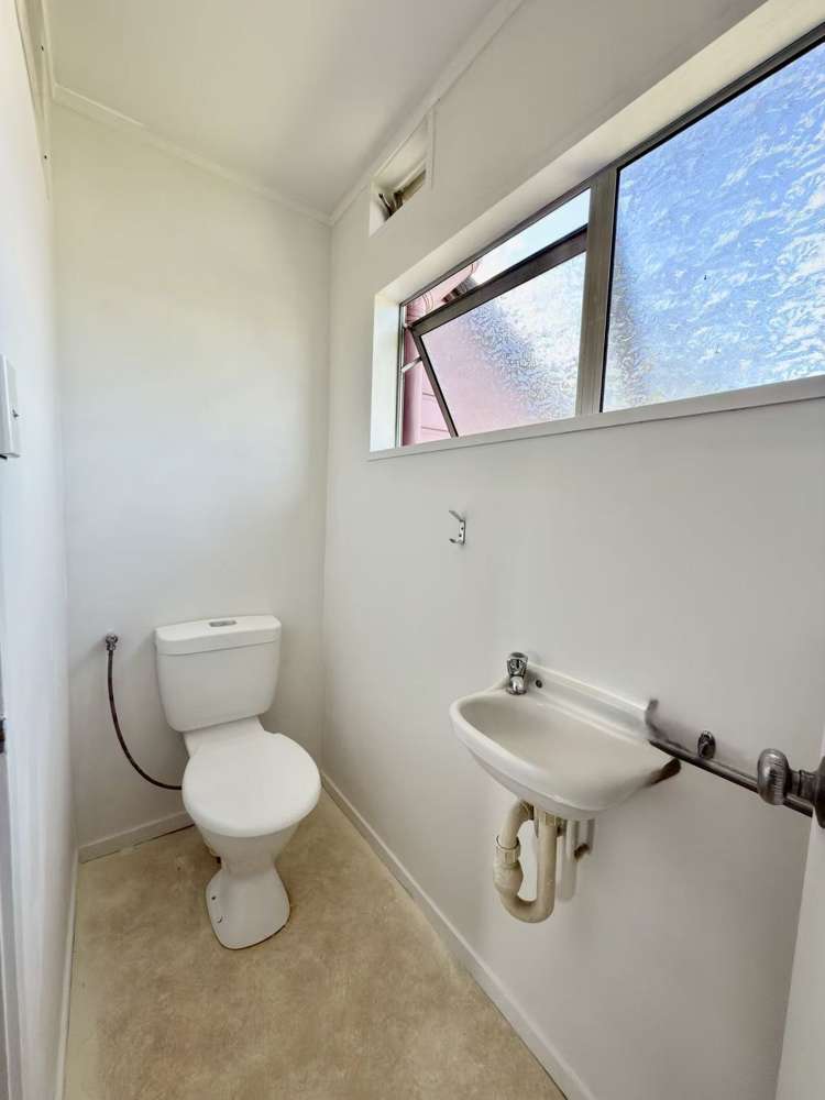 2 Carey Place Otara_11