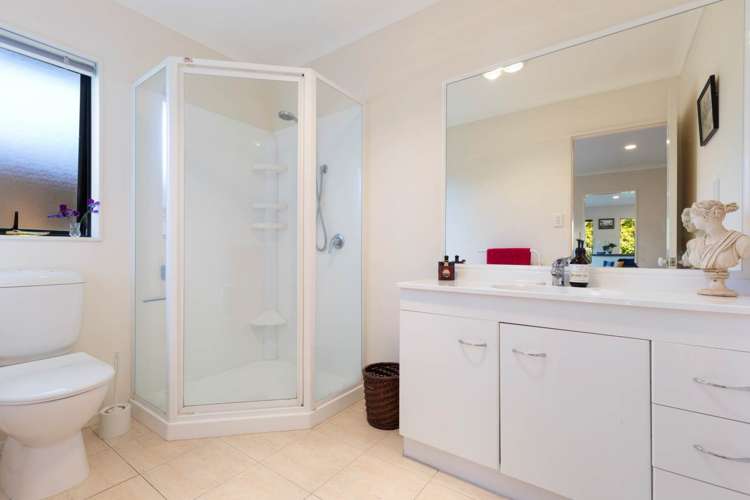 7 Flora Place Wattle Downs_17