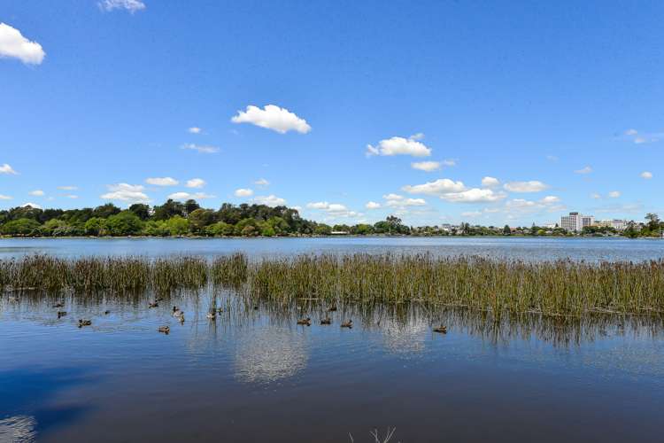 145 Lake Crescent Hamilton Lake_20