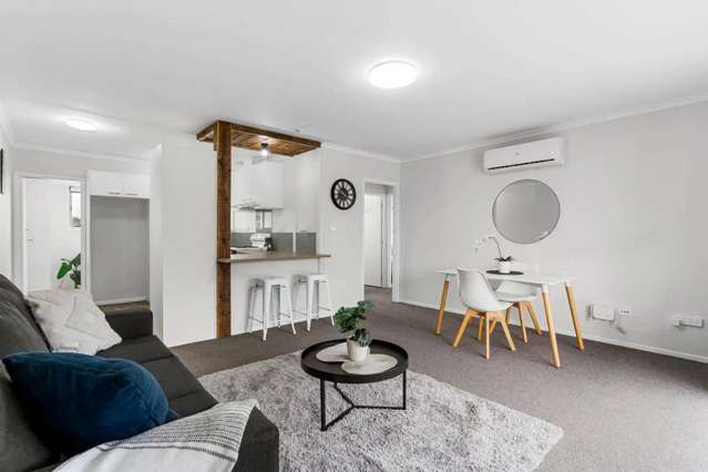 Renovated 2-Bedroom Home — Central Papatoetoe