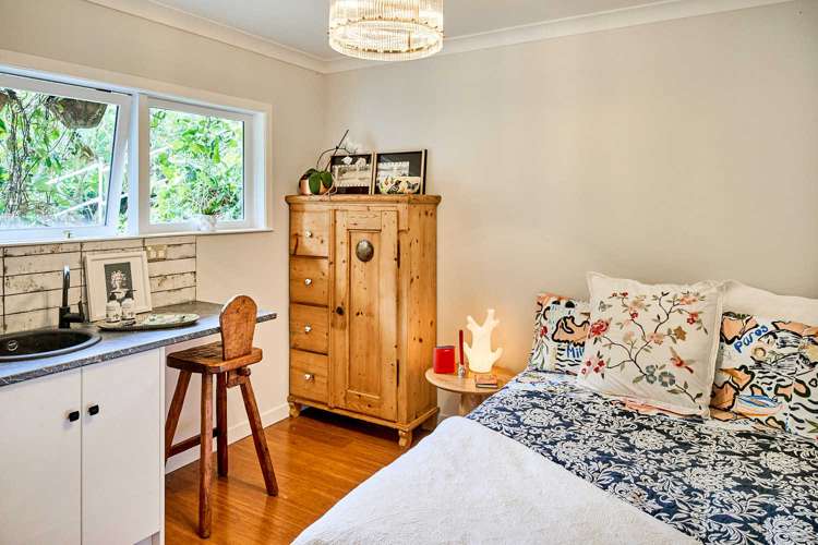 15 Waitohu Road York Bay_12