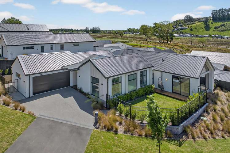 6 Round Hill Rise Cracroft_33