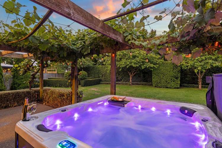 61 Travis Country Drive Burwood_6