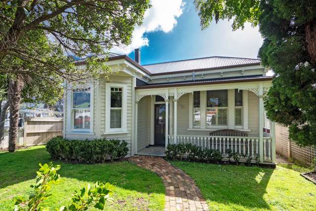 Chocolate Box Villa In Central Devonport