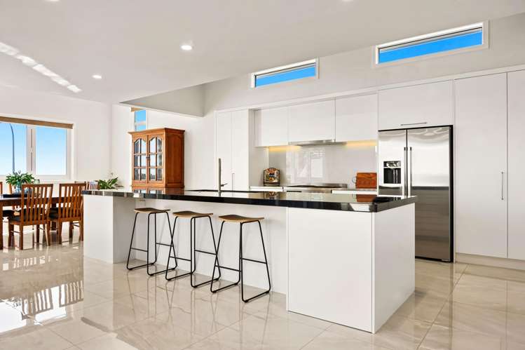 2/203 Marine Parade Mt Maunganui_7