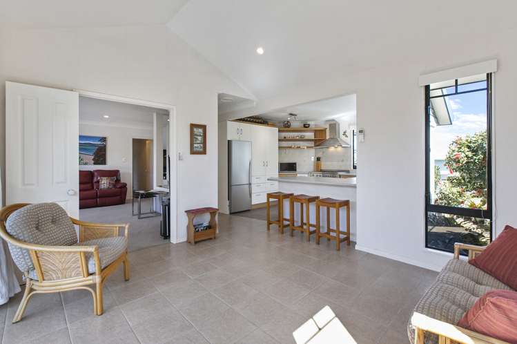 6 Stewart Gibson Place Manurewa_5