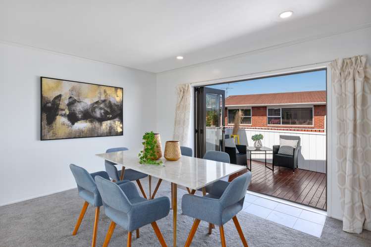 2/27 Knightsbridge Drive Forrest Hill_4