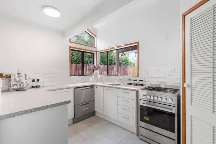 2/3 Holdaway Avenue Northcote_6