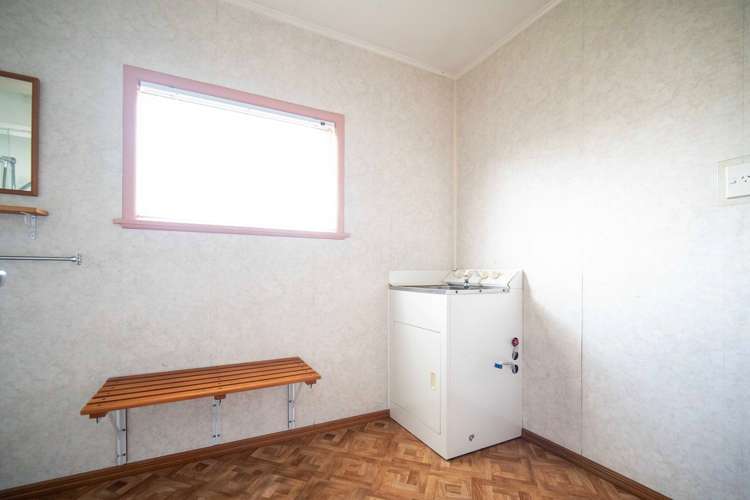 27 Kipling Crescent Stoke_18