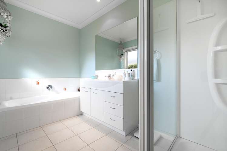 16 Aurora Avenue Welcome Bay_10