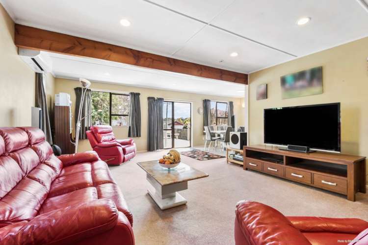 289 Royal Road Massey_11