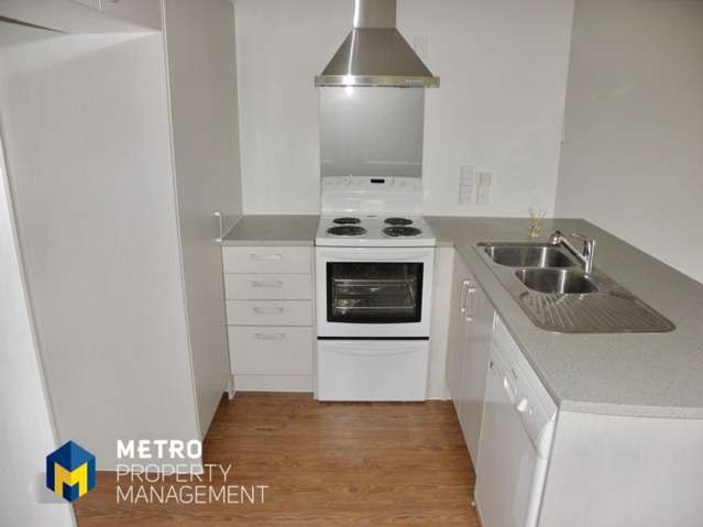 74 Leckhampton Court The Glen_2