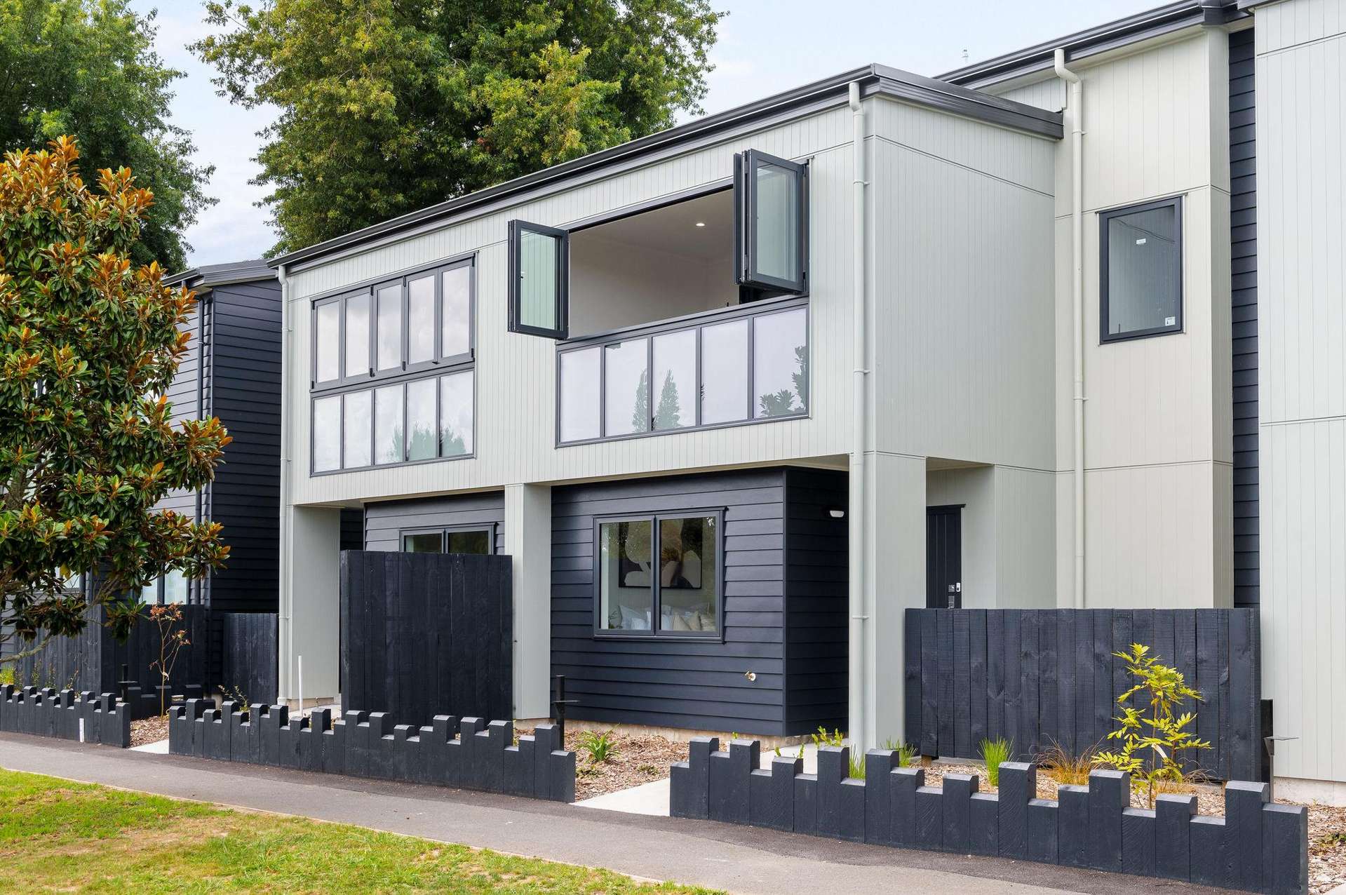 2-3/2 Wellington Street Hamilton East_0