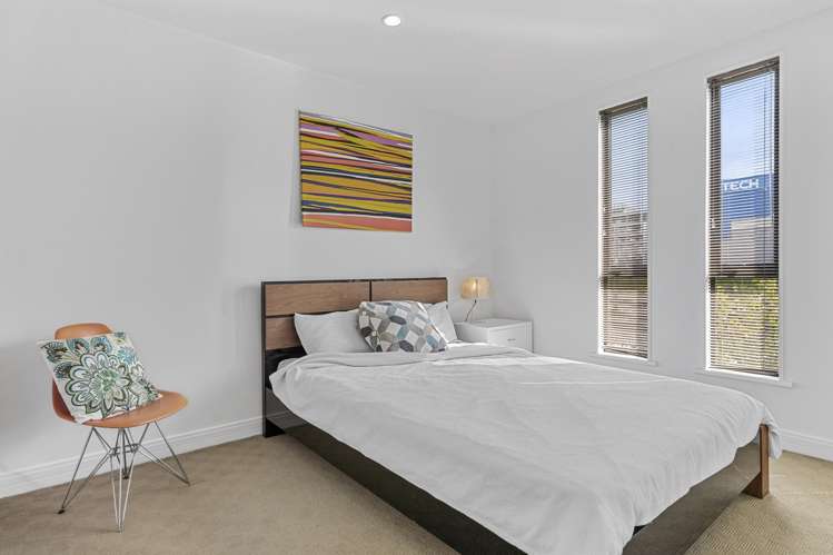 2F/5 Furneaux Way Remuera_15