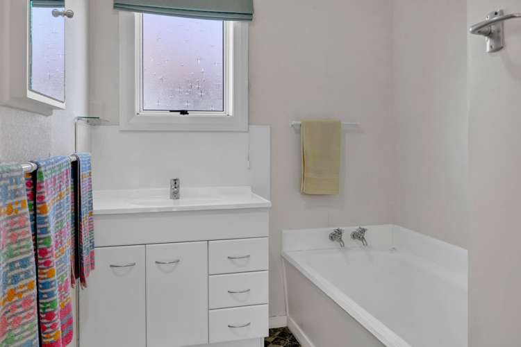 7 Caplen Street Hawera_24