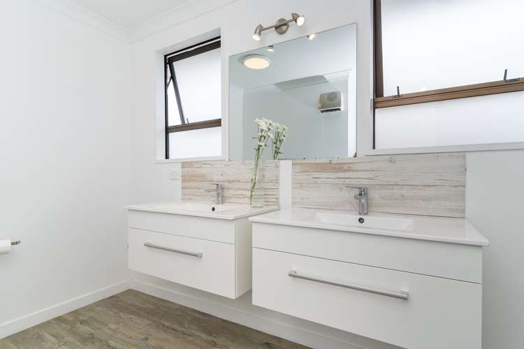 13 Kerr Street Karitane_11