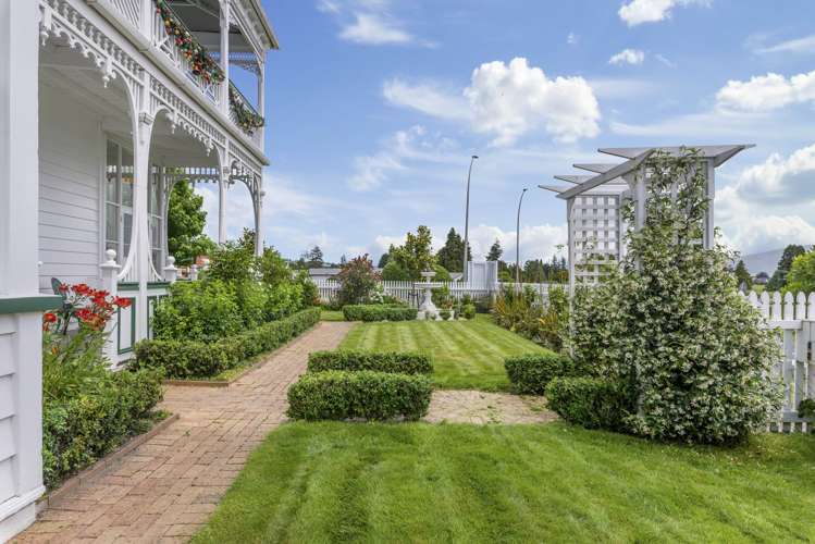 1 Meade Street Whakarewarewa_24