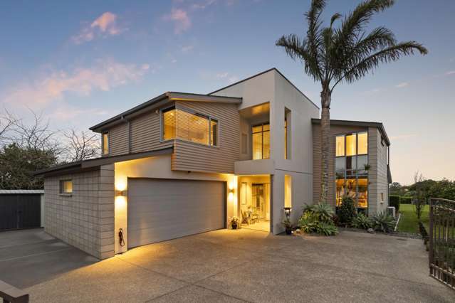 Elevated family living in Harbourside