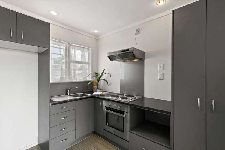 8/2A Ewenson Avenue_5