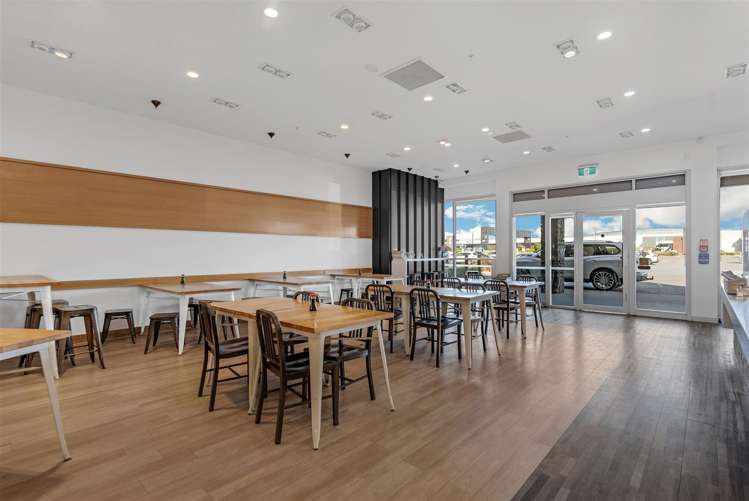 Shop 9, 1 John Goulter Drive Auckland Airport_13
