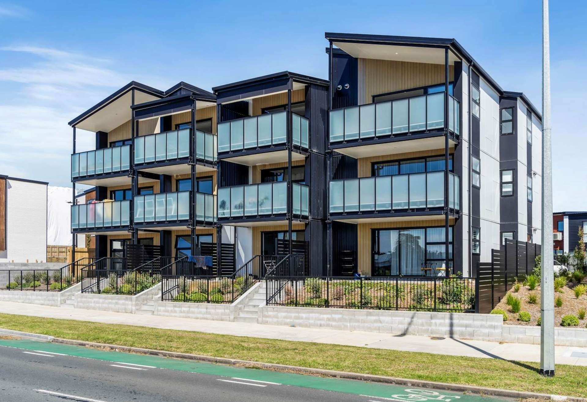 301/32 Shortfin Place Flat Bush_0