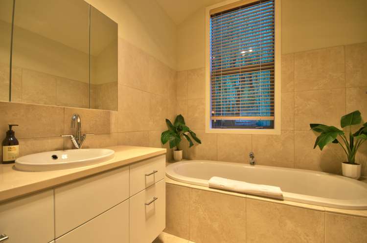 44 Suburb Street Queenstown_13