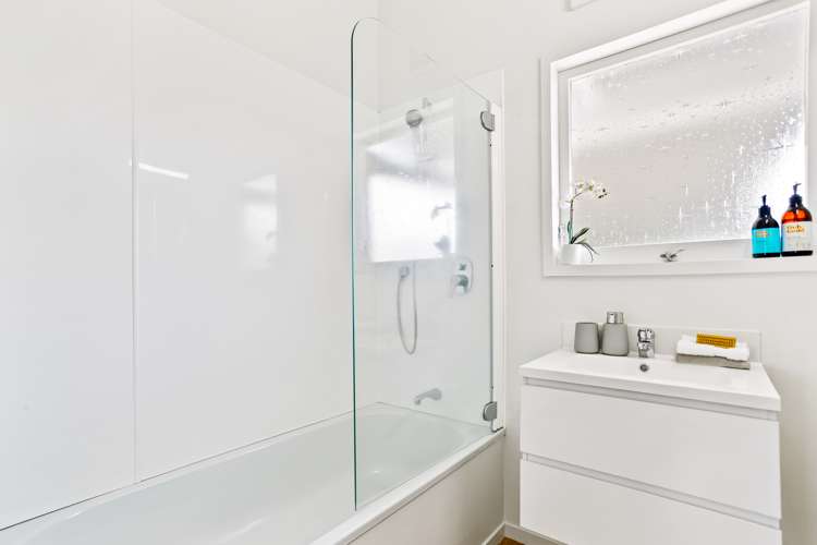 1/1a Yeovil Road Te Atatu Peninsula_9