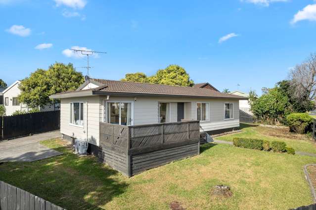 Stand-Alone Corner Home in Alfriston College Zone