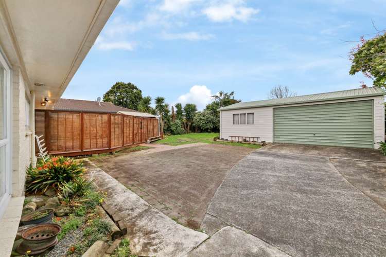 16 Booralee Avenue Botany Downs_14