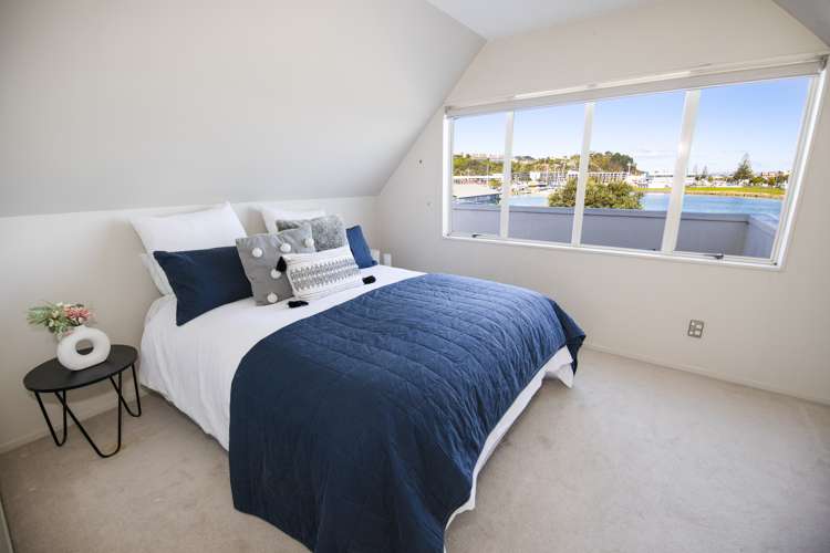 2/15 Meeanee Quay Westshore_10