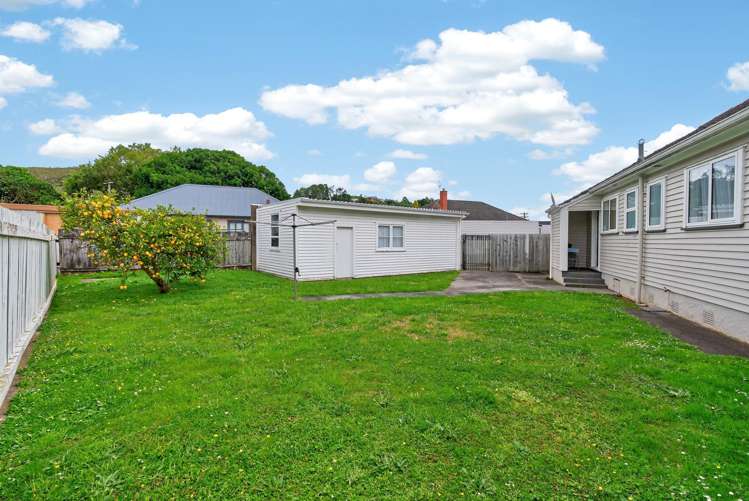 16 Hodgins Grove Naenae_12